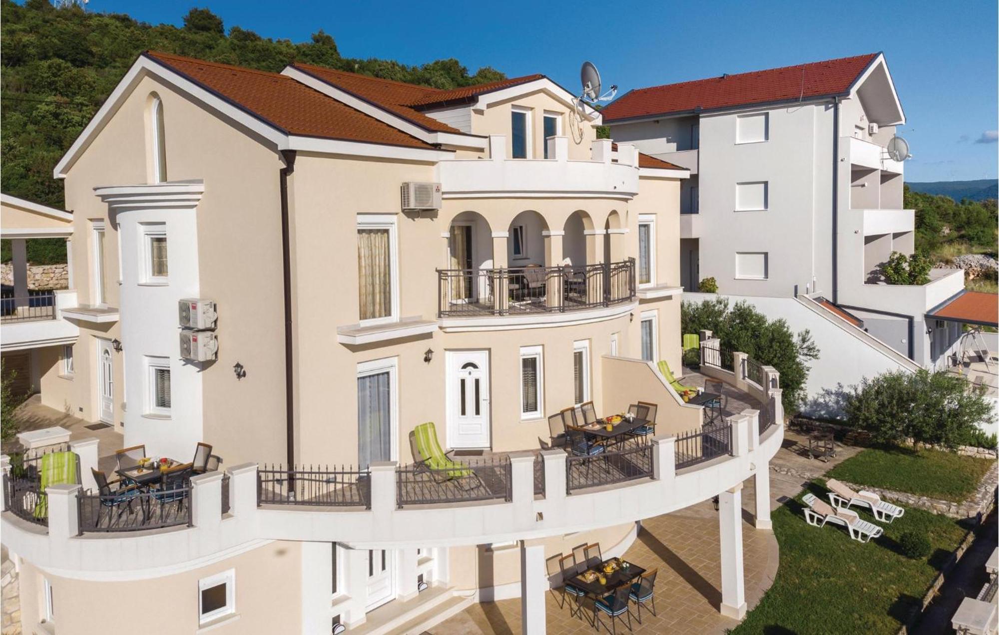 1 Bedroom Amazing Apartment In Komarna Klek Exterior photo