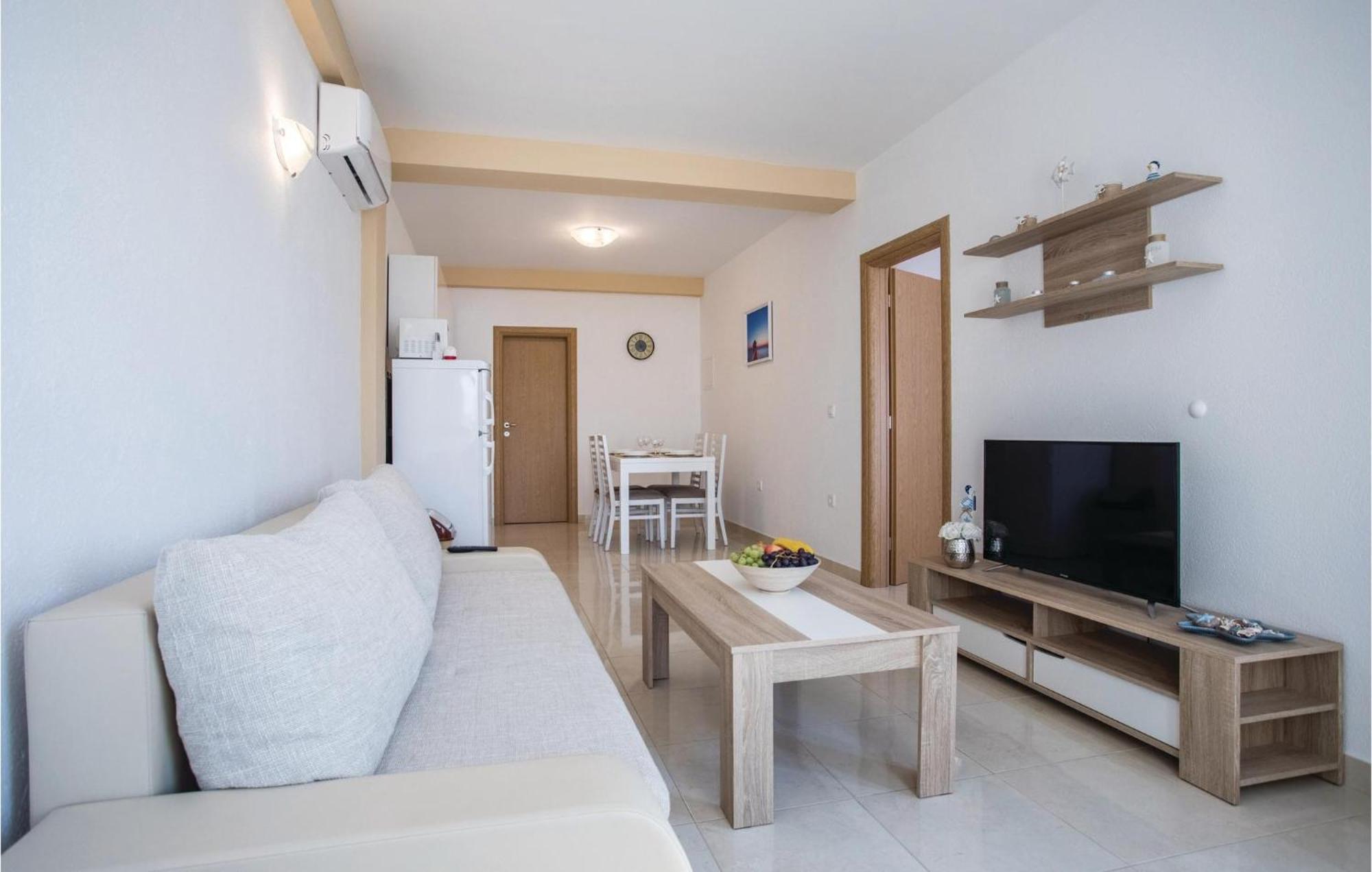 1 Bedroom Amazing Apartment In Komarna Klek Exterior photo