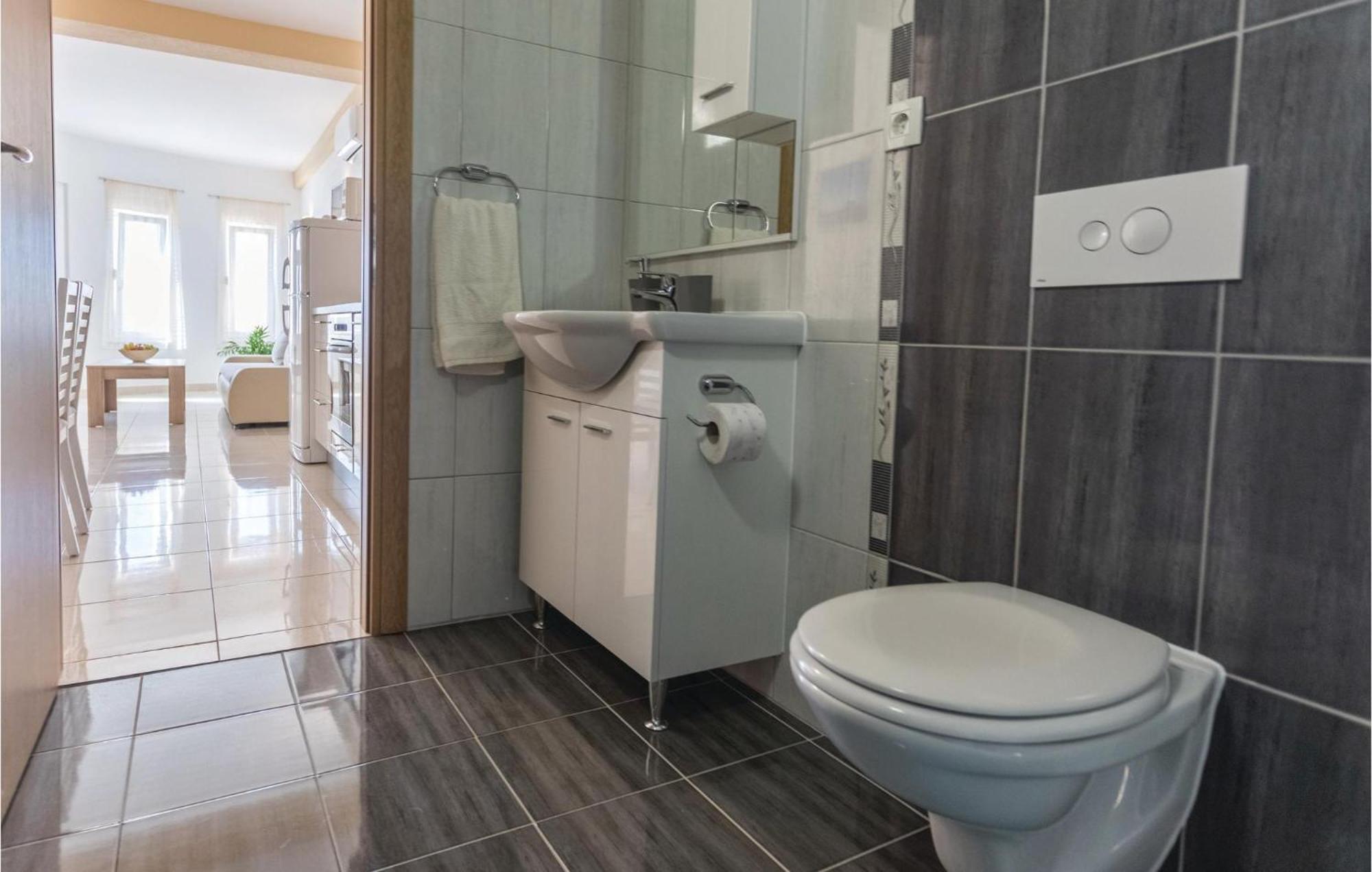 1 Bedroom Amazing Apartment In Komarna Klek Exterior photo